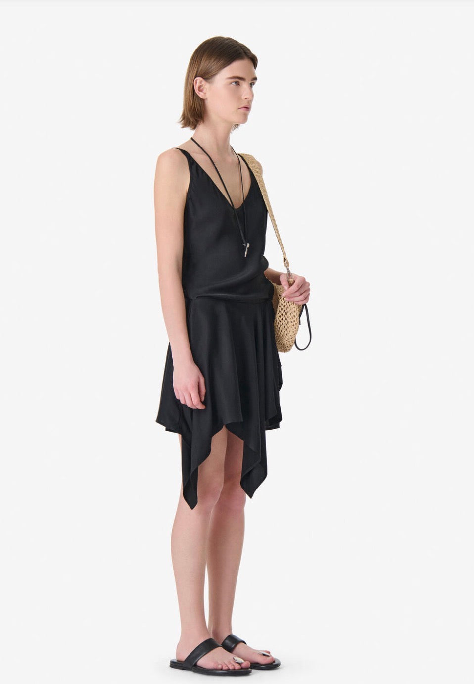 Robe asymétrique noire Olyss