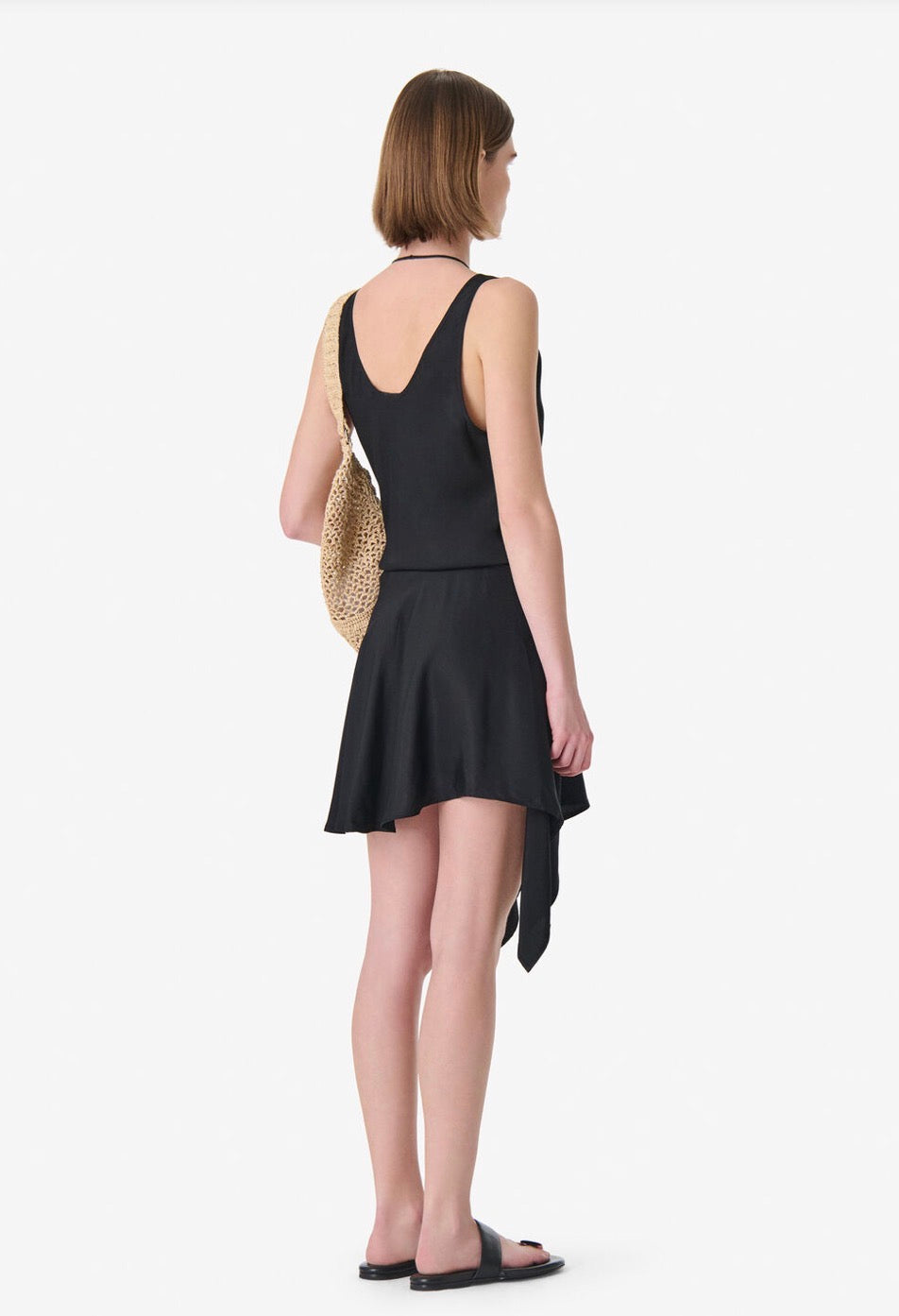 Robe asymétrique noire Olyss