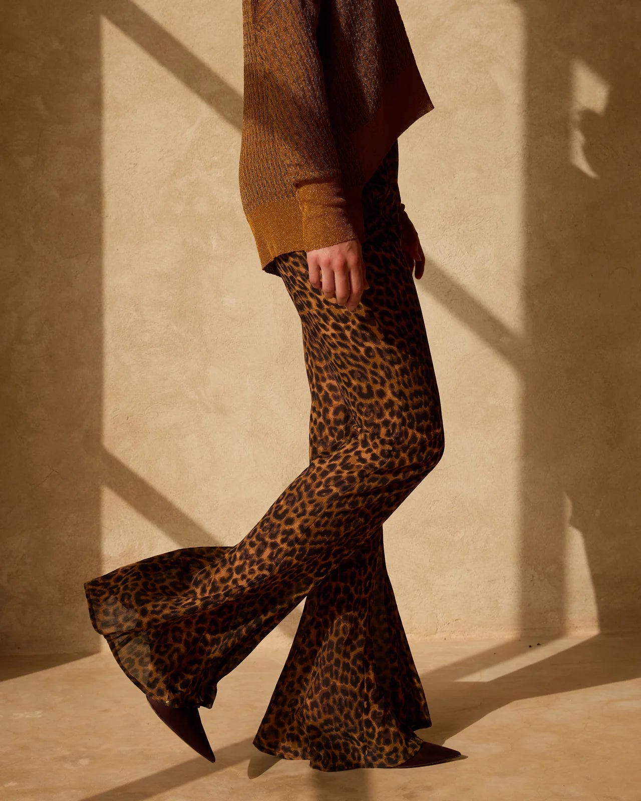 Pantalon en soie élastiquée en léopard brun