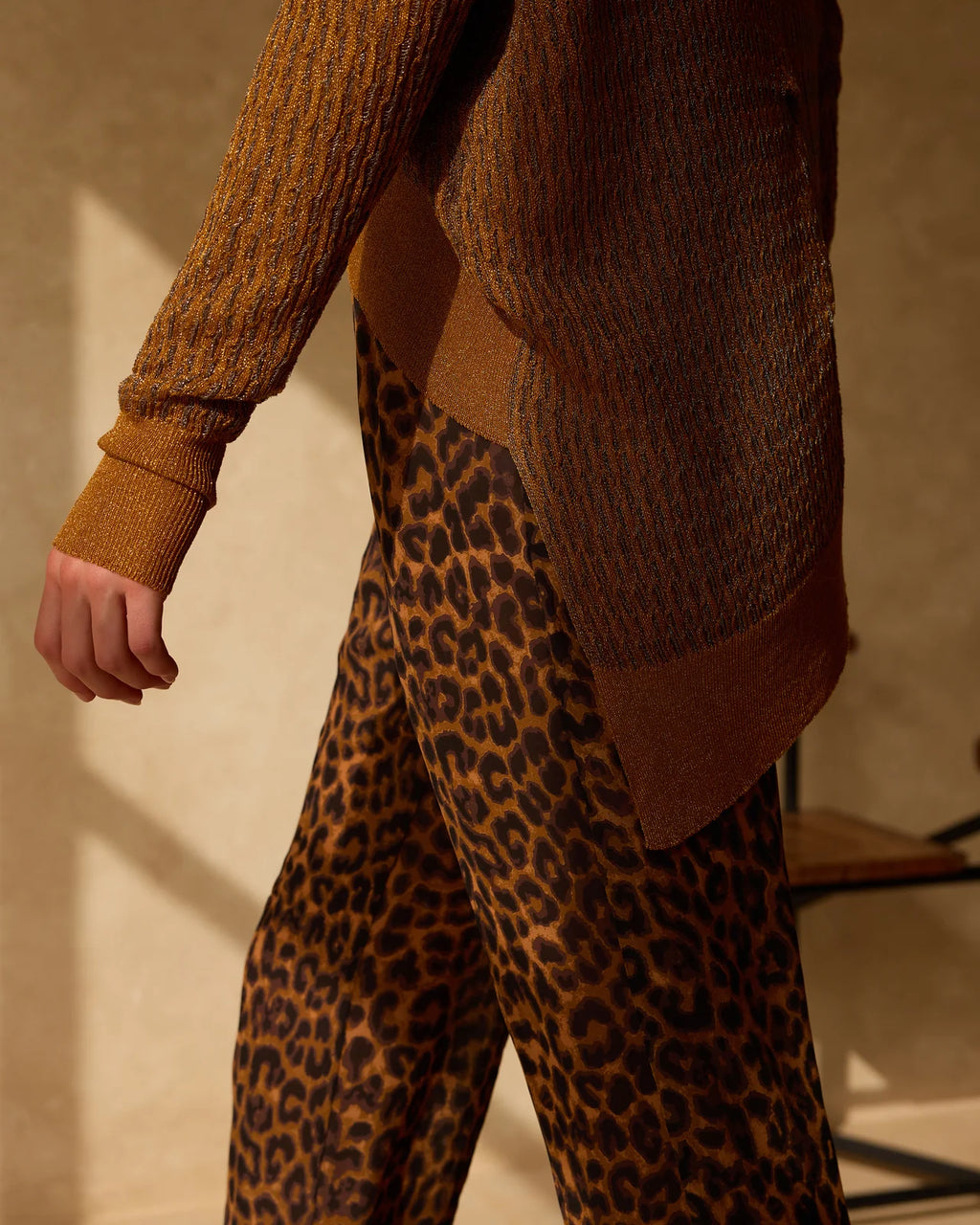 Pantalon en soie élastiquée en léopard brun