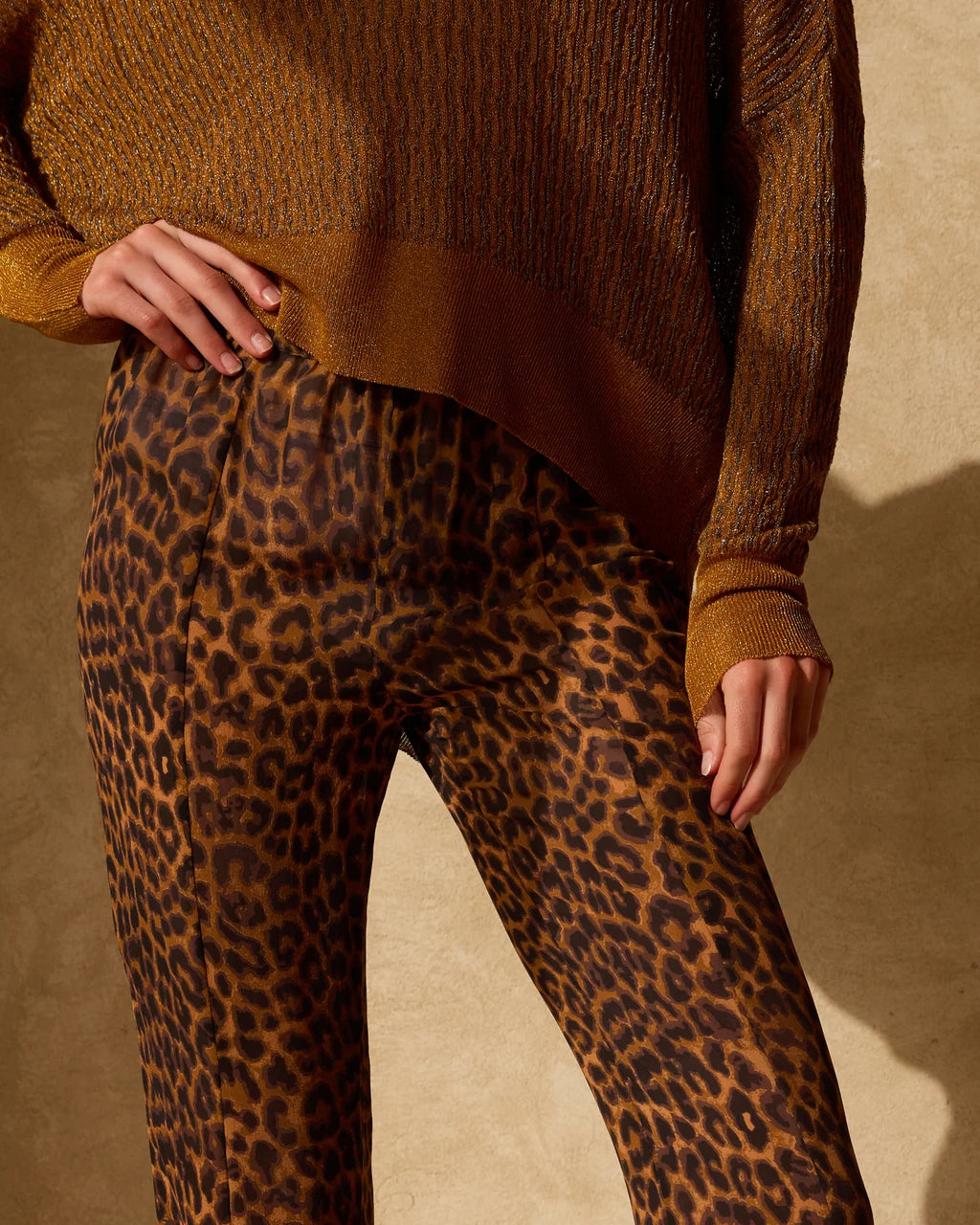Pantalon en soie élastiquée en léopard brun